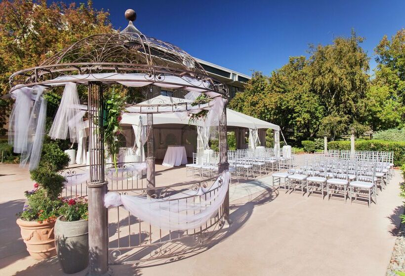 هتل Doubletree By Hilton Sacramento