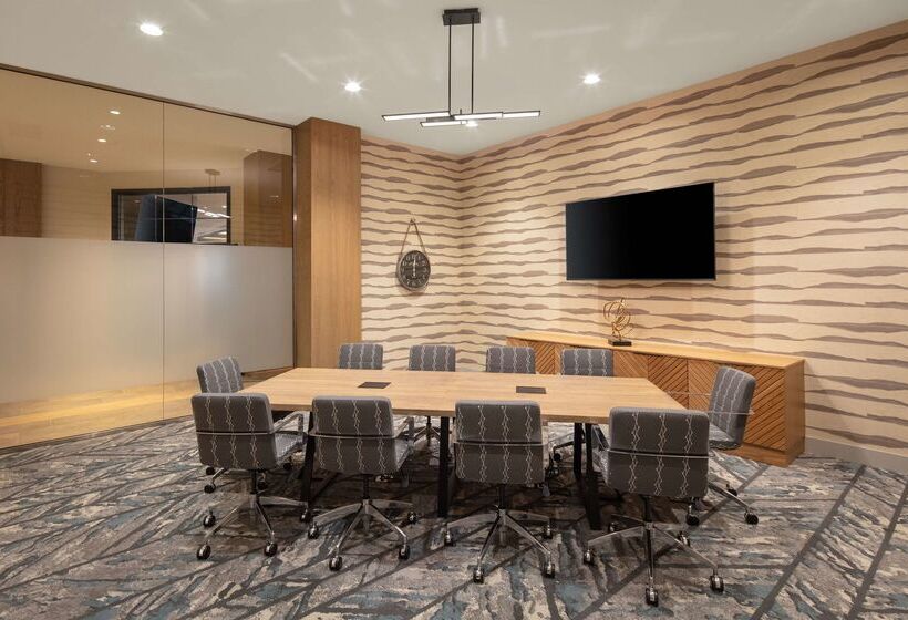 هتل Doubletree By Hilton Sacramento