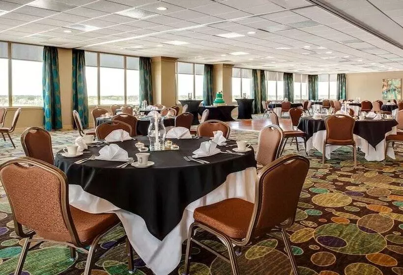 Holiday Inn Hotel & Suites Overland Park West, An Ihg