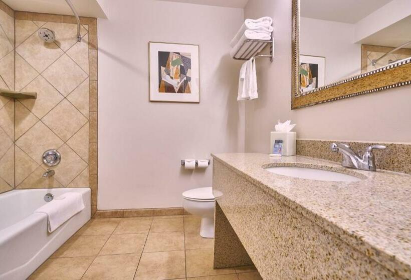 Otel Inn At The Commons