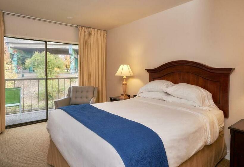 Otel Inn At The Commons