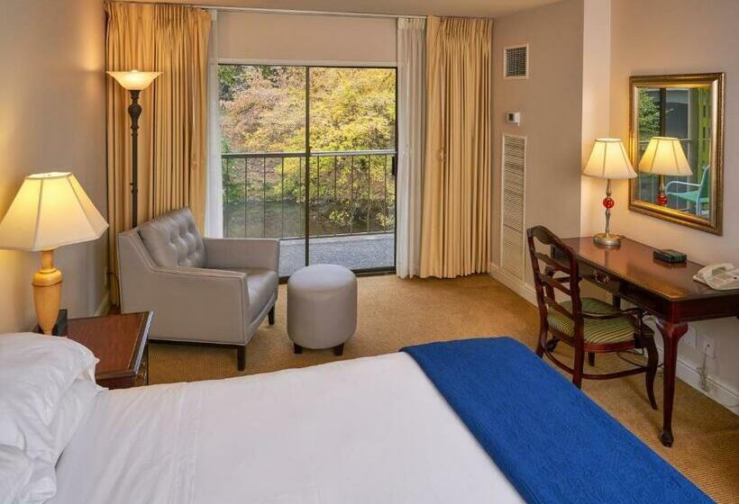 Otel Inn At The Commons