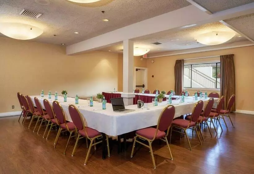 호텔 Inn At The Commons