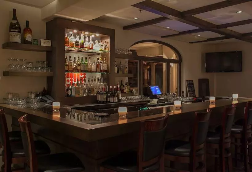 ホテル Knob Hill Inn