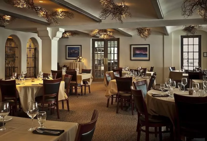 ホテル Knob Hill Inn