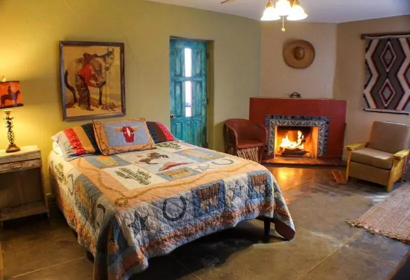 فندق Rancho De La Osa Guest Ranch