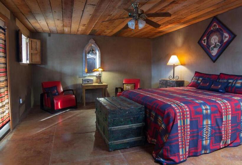 فندق Rancho De La Osa Guest Ranch
