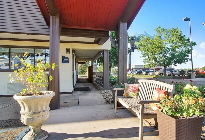 هتل Red Roof Inn Canton