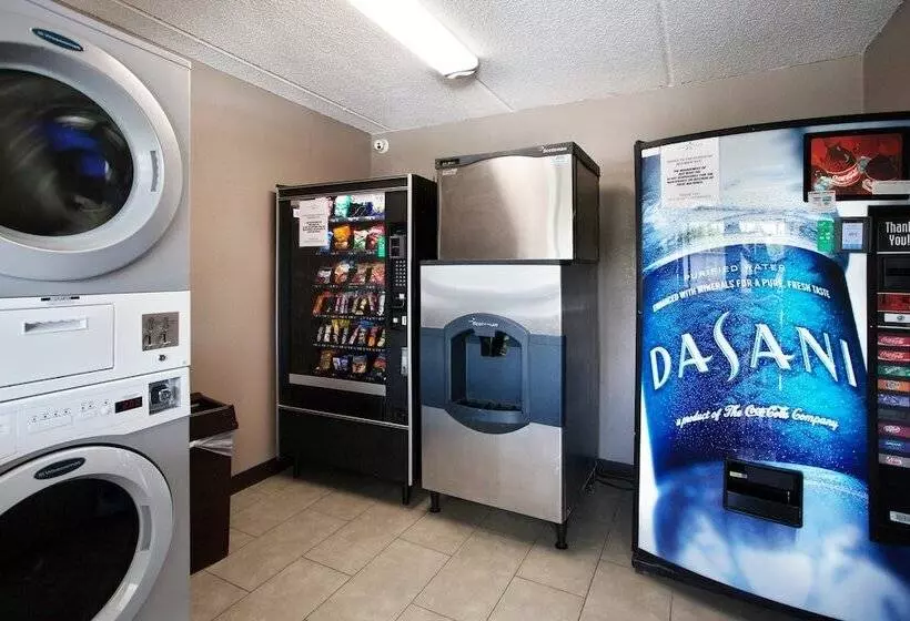 هتل Red Roof Inn Plus+ Nashville Fairgrounds