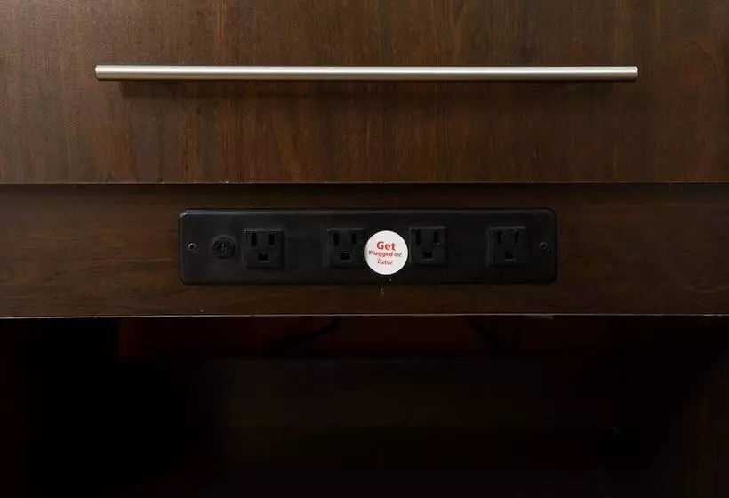 هتل Red Roof Inn Plus+ Nashville Fairgrounds