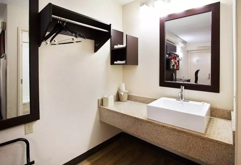 هتل Red Roof Inn Plus+ Nashville Fairgrounds