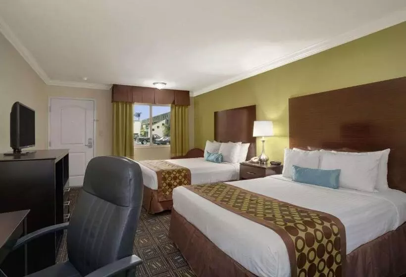 Szálloda Solara Inn And Suites