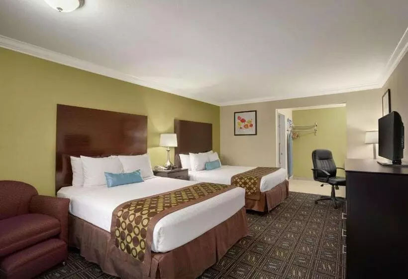 Szálloda Solara Inn And Suites