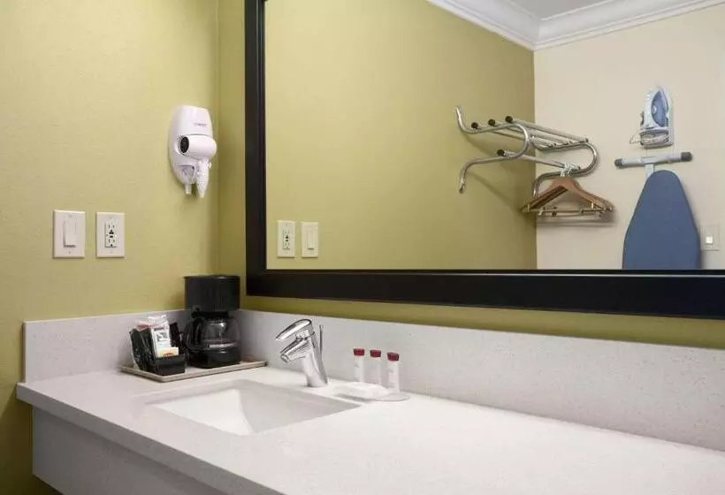 Szálloda Solara Inn And Suites