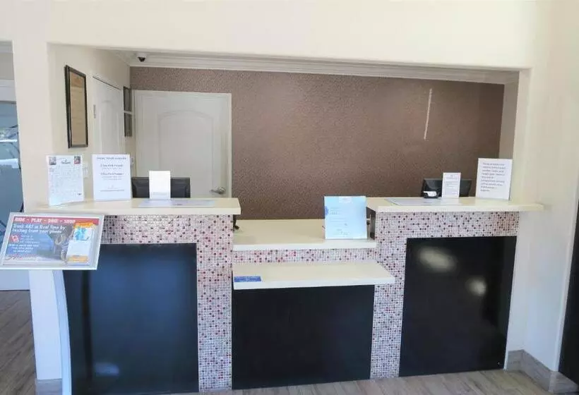 Szálloda Solara Inn And Suites