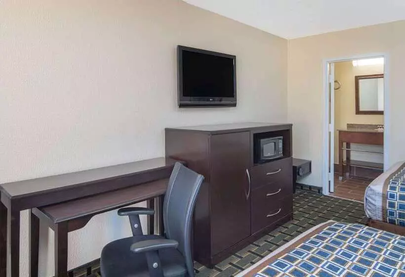 酒店 Travelodge By Wyndham Savannah Area/richmond Hill