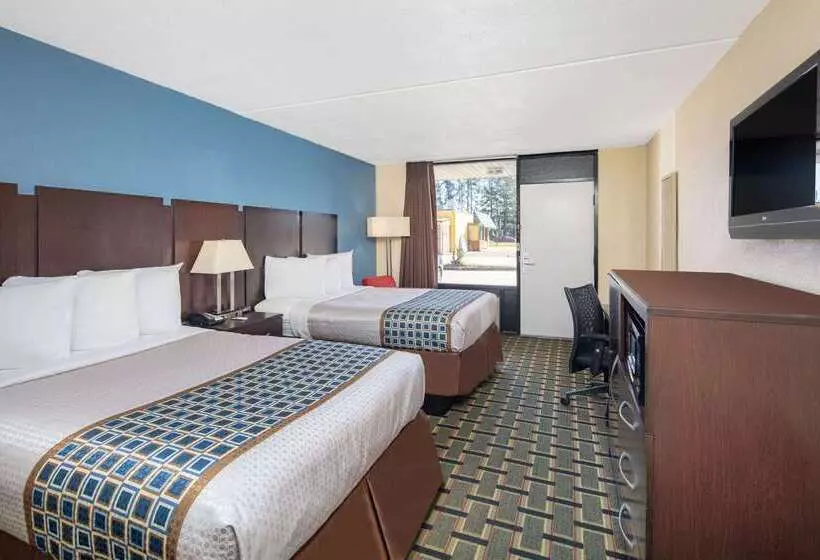 酒店 Travelodge By Wyndham Savannah Area/richmond Hill