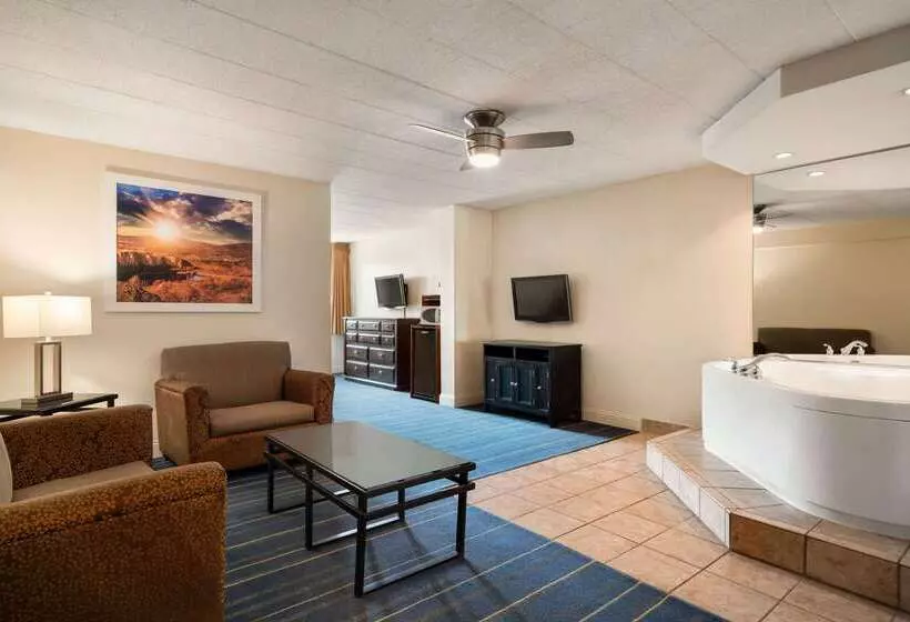 Days Hotel By Wyndham Allentown Airport / Lehigh Valley