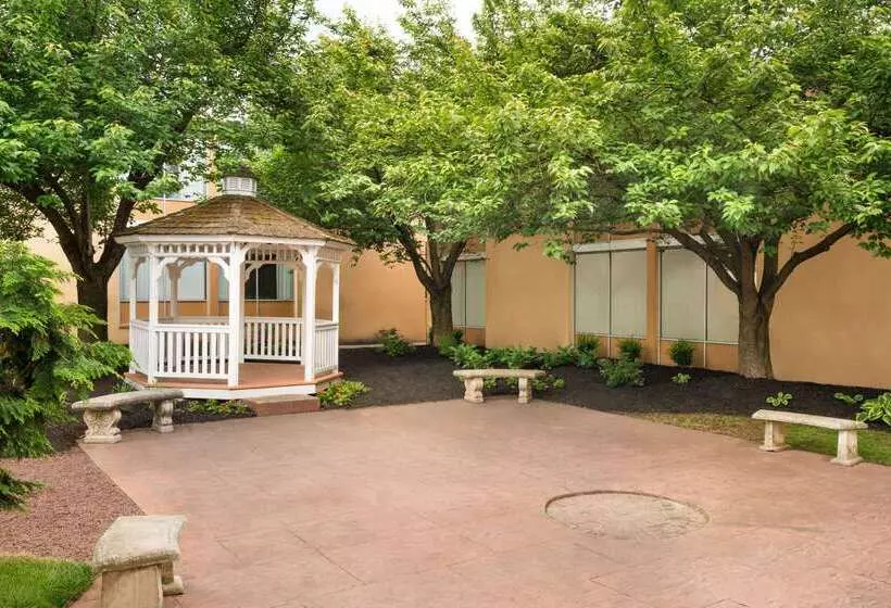 Days Hotel By Wyndham Allentown Airport / Lehigh Valley