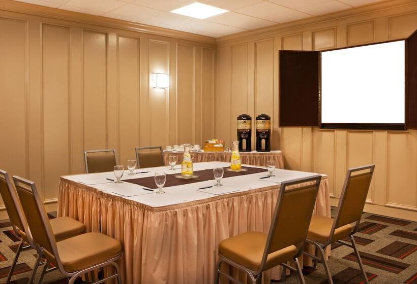 Отель Four Points By Sheraton Saginaw