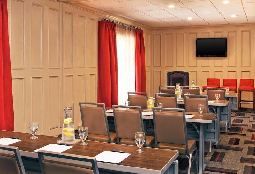 Отель Four Points By Sheraton Saginaw