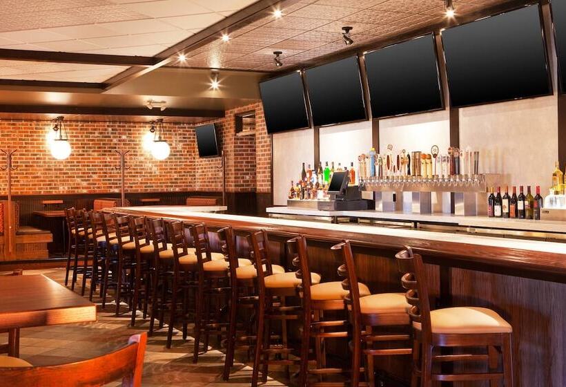 Отель Four Points By Sheraton Saginaw