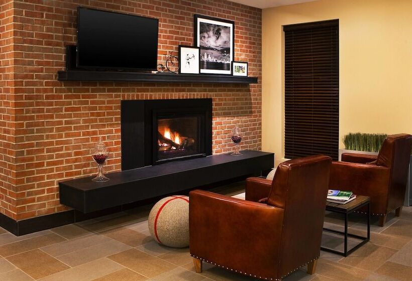 Отель Four Points By Sheraton Saginaw