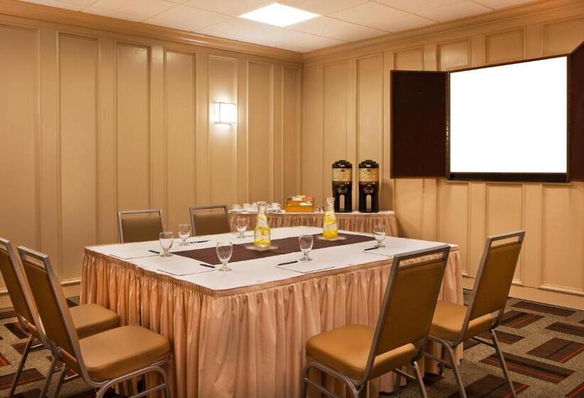 Отель Four Points By Sheraton Saginaw