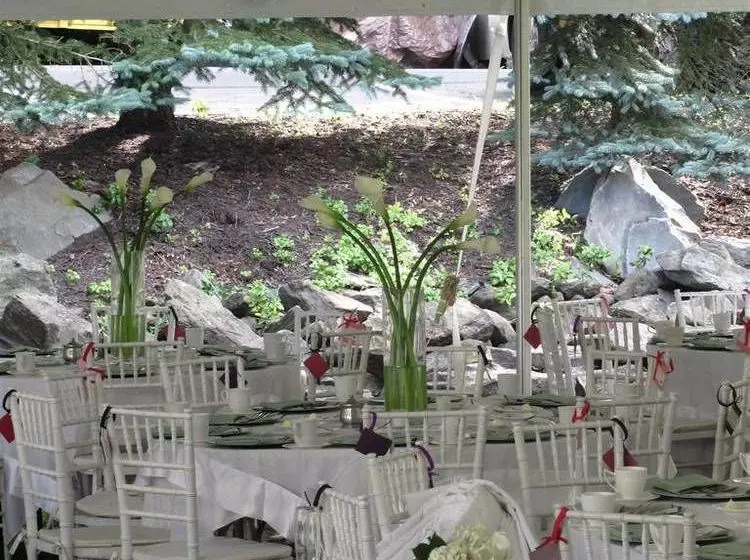 Отель Inn at Nichols Village