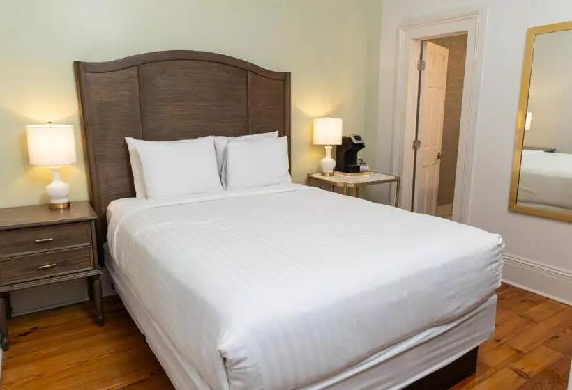 Otel Inn On St. Peter, A French Quarter Guest Houses Property