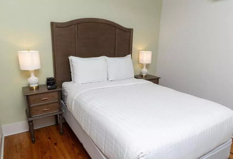 Otel Inn On St. Peter, A French Quarter Guest Houses Property