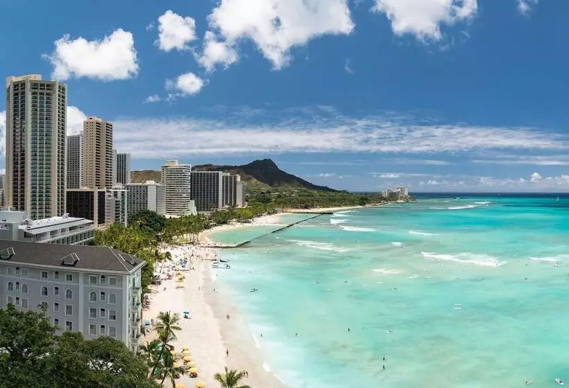 Отель Moana Surfrider, A Westin Resort & Spa, Waikiki Beach