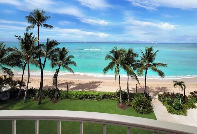 Отель Moana Surfrider, A Westin Resort & Spa, Waikiki Beach