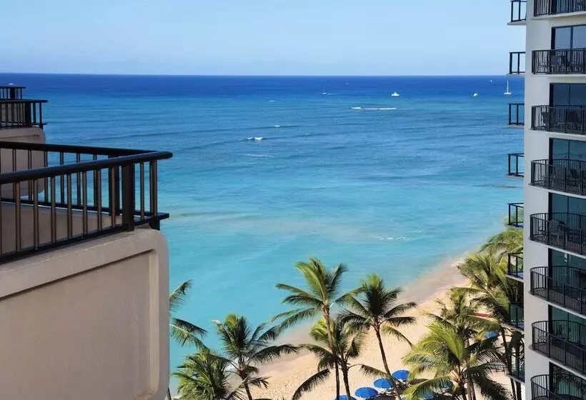 Отель Moana Surfrider, A Westin Resort & Spa, Waikiki Beach