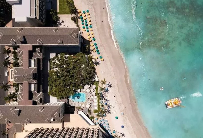 Отель Moana Surfrider, A Westin Resort & Spa, Waikiki Beach