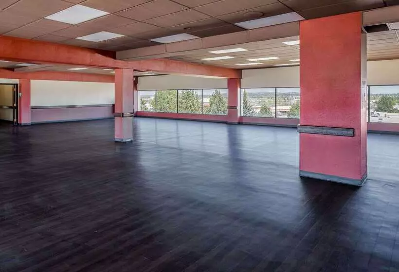 Otel Ramada By Wyndham Downtown Spokane