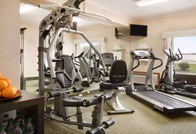 هتل Ramada By Wyndham Newark/wilmington