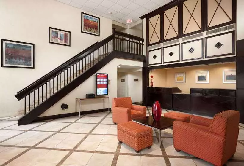 هتل Ramada By Wyndham Newark/wilmington