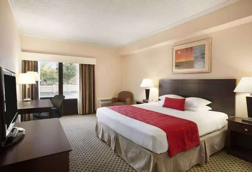 هتل Ramada By Wyndham Newark/wilmington