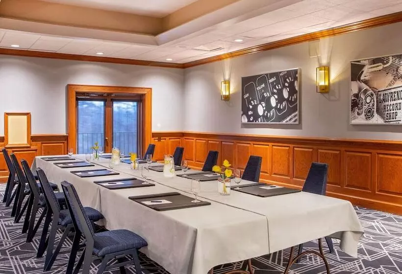 هتل Sheraton Music City Nashville Airport