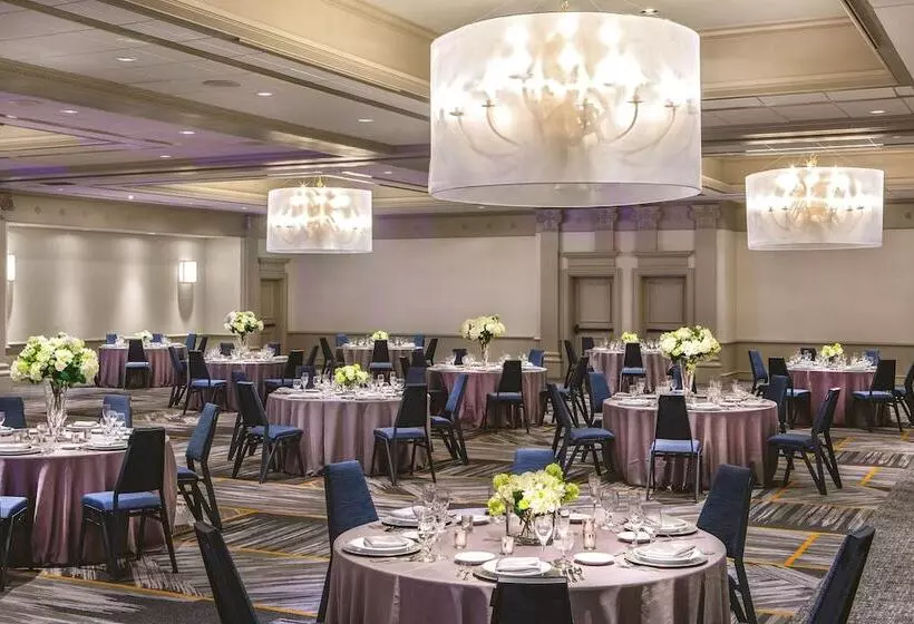 هتل Sheraton Music City Nashville Airport