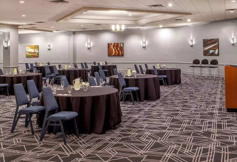 هتل Sheraton Music City Nashville Airport