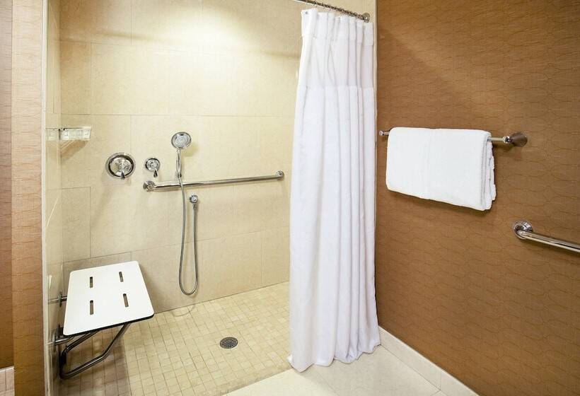 هتل Sheraton Portsmouth Harborside