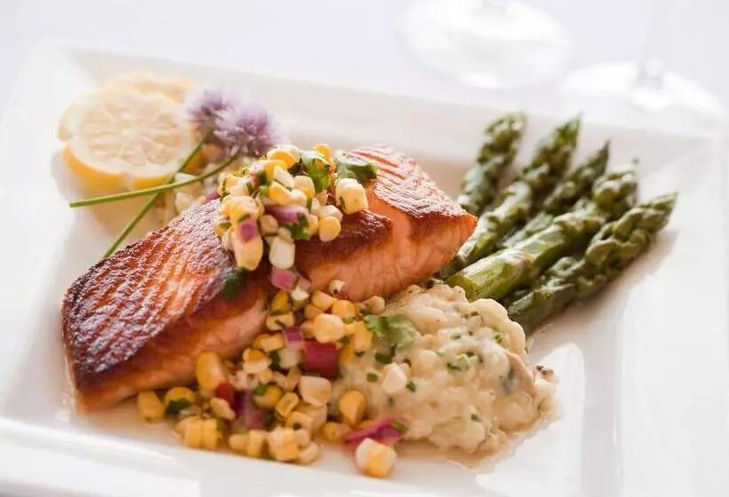 호텔 Sheraton Portsmouth Harborside