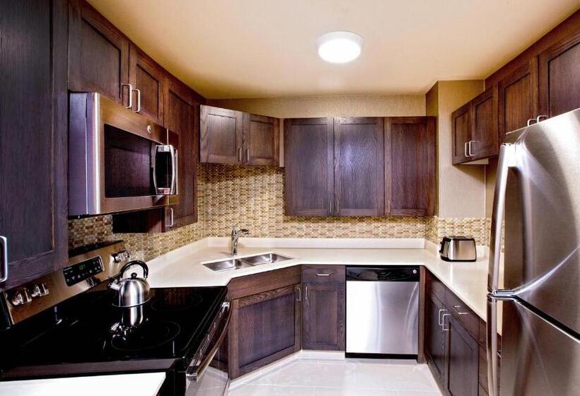 هتل Sheraton Portsmouth Harborside