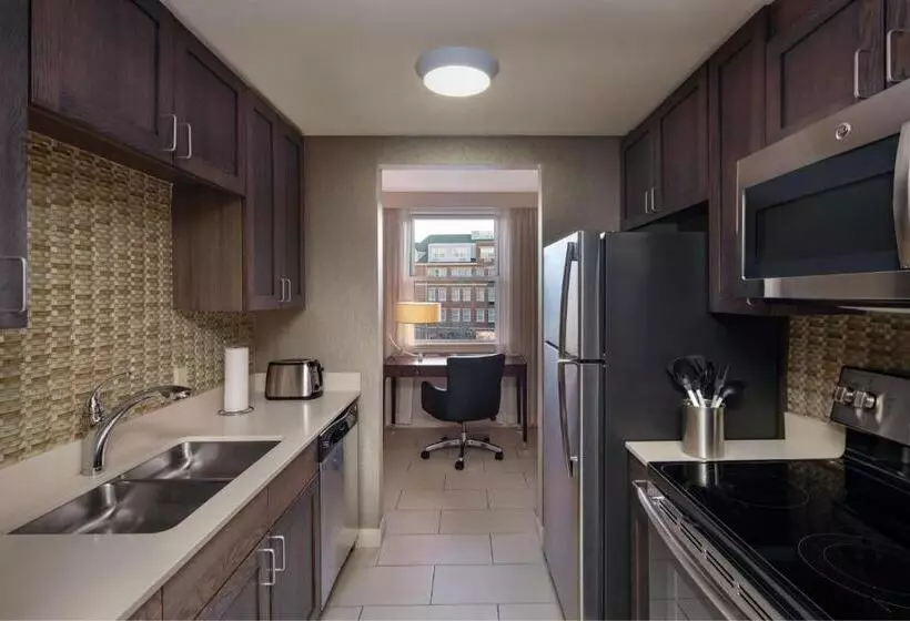 호텔 Sheraton Portsmouth Harborside