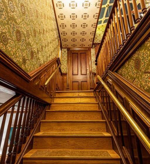 هتل Historic Strater