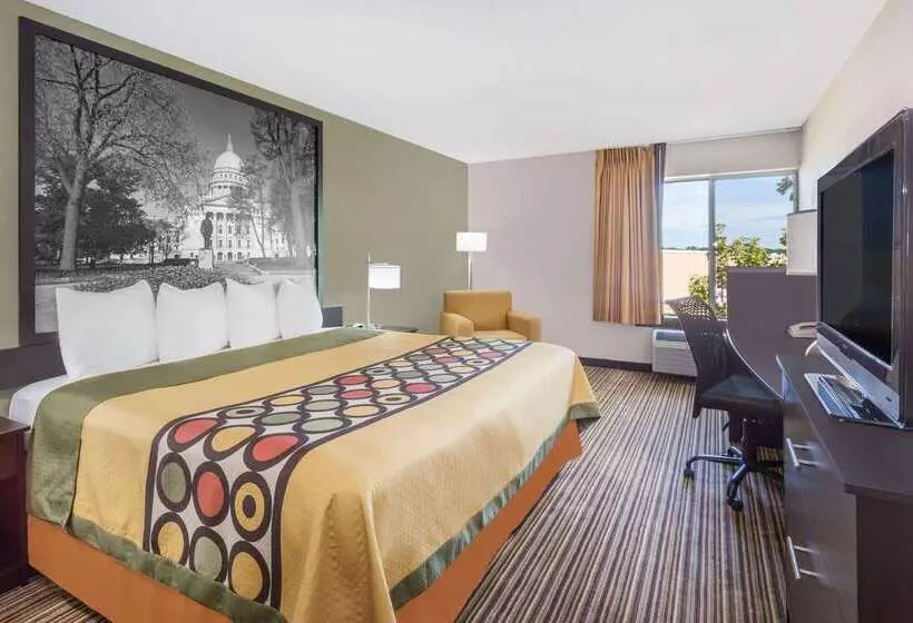 فندق Super 8 By Wyndham Madison South