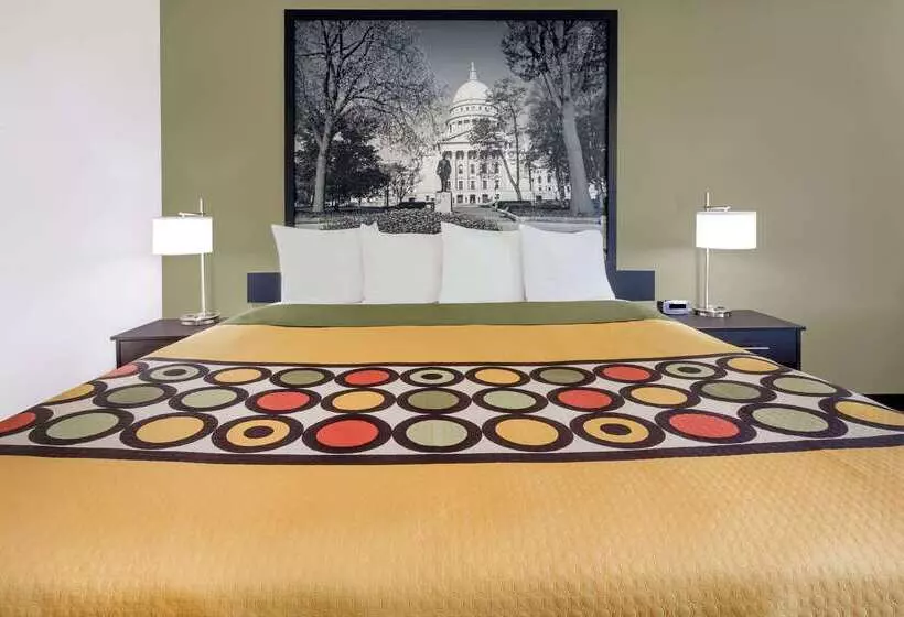 فندق Super 8 By Wyndham Madison South