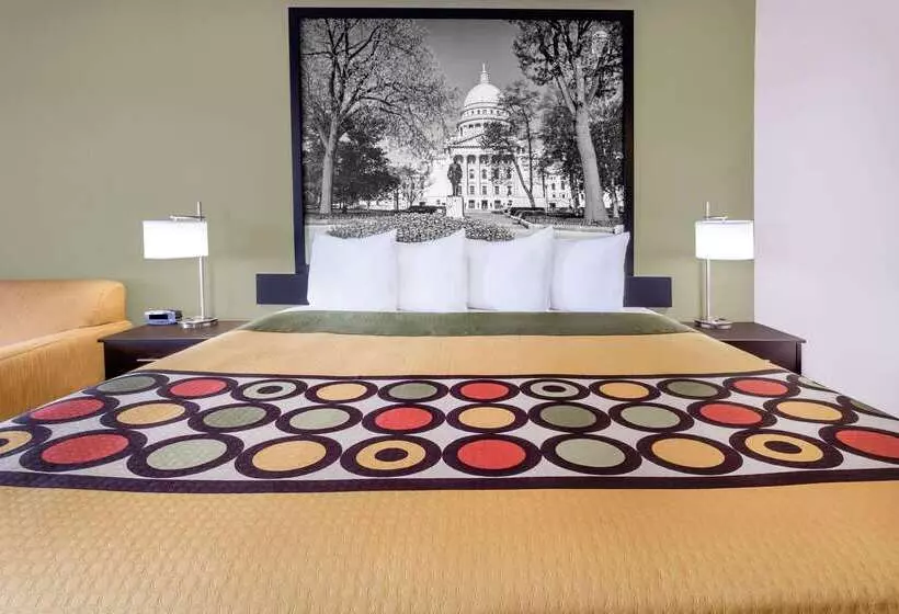 فندق Super 8 By Wyndham Madison South